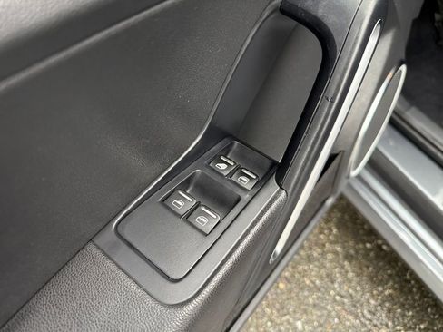 Used 2013 Volkswagen Beetle 2.5 image 12