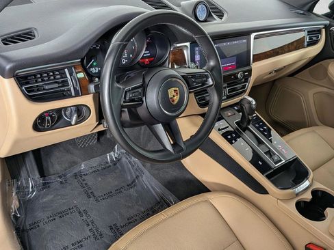 Certified 2023 Porsche Macan AWD/4WD image 4