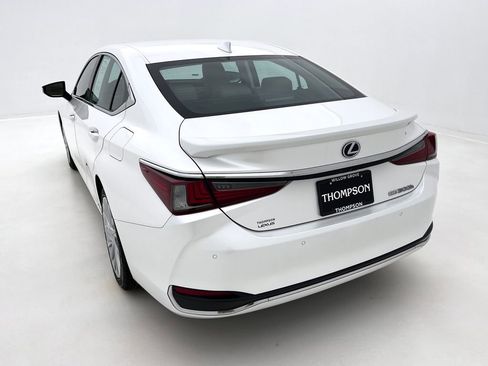 Used 2019 Lexus ES 300h image 8