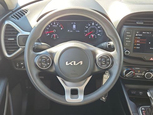 Used 2022 Kia Soul LX w/ Technology Package FWD image 15