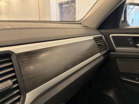 Used 2021 Volkswagen Atlas SE w/ Panoramic Sunroof Package image 30