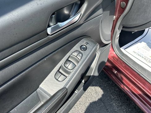 Used 2024 Nissan Altima 2.5 SV FWD image 11