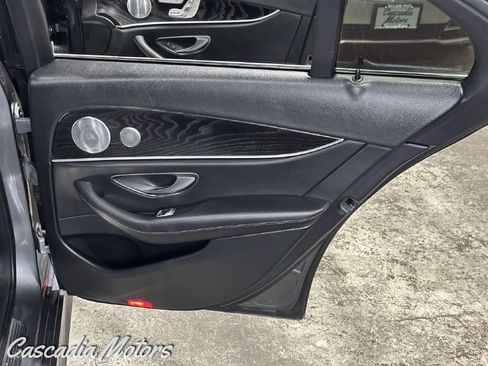 Used 2018 Mercedes-Benz E 300 4MATIC image 21
