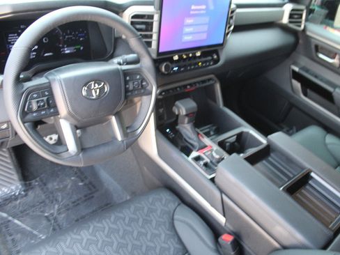Used 2025 Toyota Tundra Limited AWD/4WD image 2