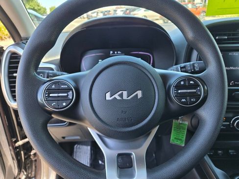 Used 2023 Kia Soul LX image 25