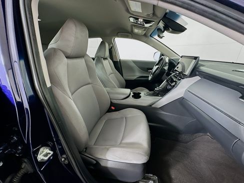 Used 2023 Toyota Venza LE image 31