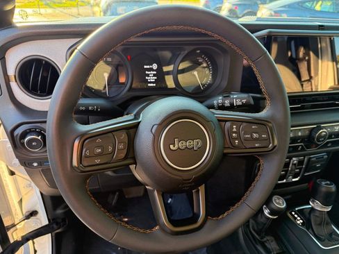 Used 2024 Jeep Wrangler Unlimited w/ Convenience Group image 14