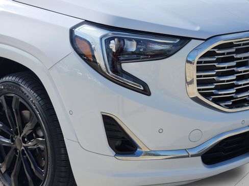 Used 2018 GMC Terrain Denali w/ Advanced Safety Package image 5
