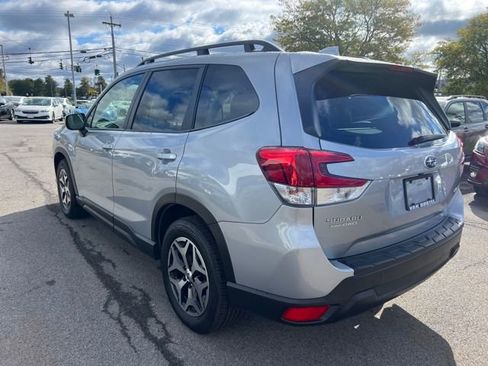 Used 2023 Subaru Forester Premium AWD/4WD image 3