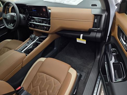 New 2026 Nissan Pathfinder Platinum FWD image 7