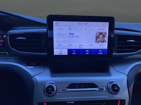 Certified 2022 Ford Explorer XLT w/ Equipment Group 202A image 17