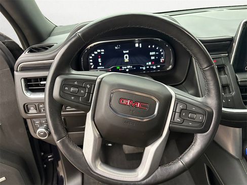 Used 2023 GMC Yukon SLT image 12