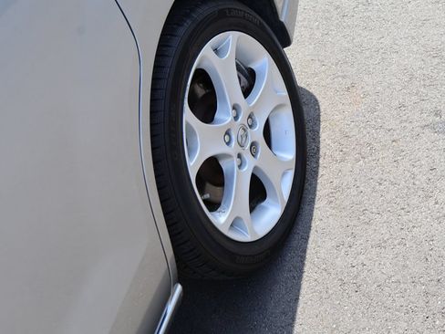 Used 2010 MAZDA MAZDA5 Sport FWD image 30