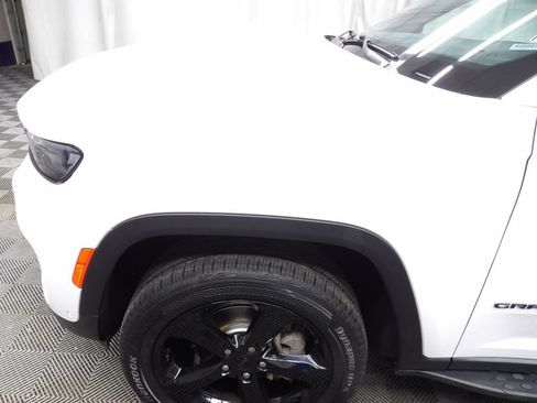 Used 2024 Jeep Grand Cherokee Limited AWD/4WD image 40