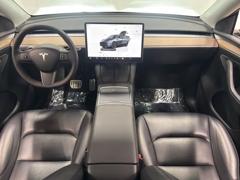 Used 2023 Tesla Model Y Performance image 23