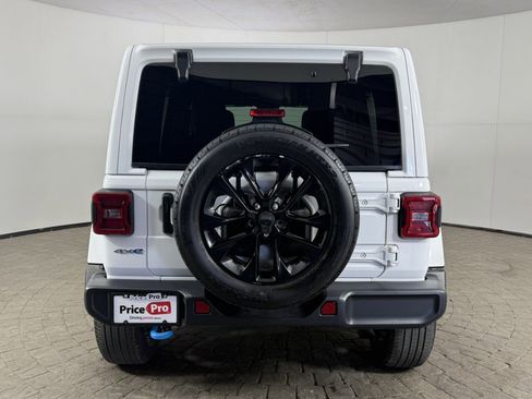Used 2024 Jeep Wrangler Unlimited Sahara w/ Technology Group AWD/4WD image 6