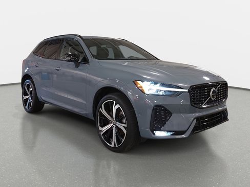 Used 2022 Volvo XC60 B6 R-Design w/ Advanced Package image 3