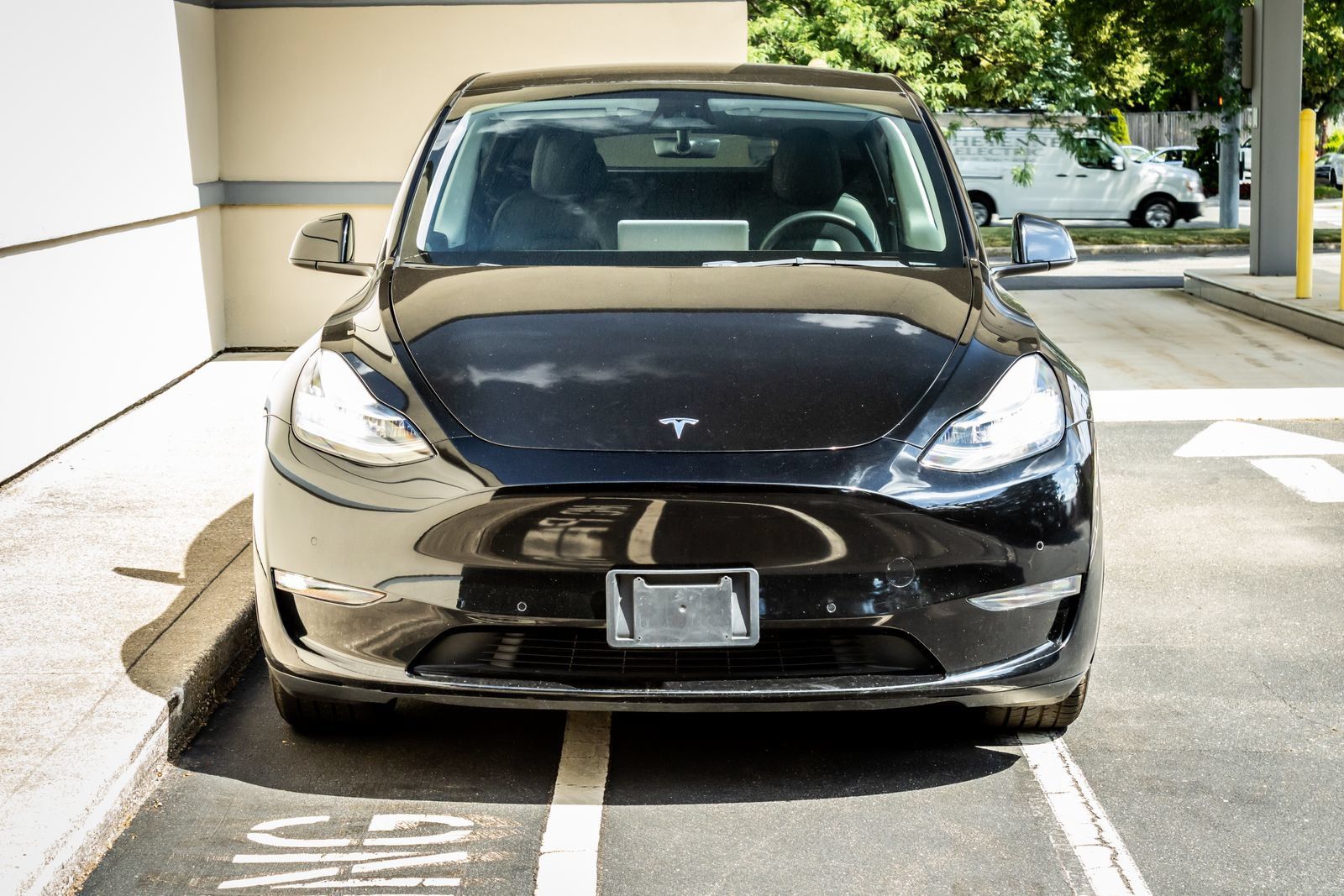Used 2022 Tesla Model Y Long Range AWD/4WD image 2