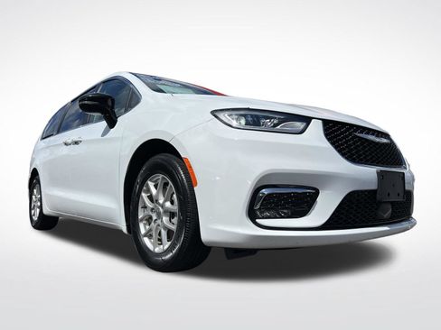 Used 2024 Chrysler Pacifica Touring-L FWD image 63