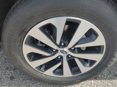 Used 2023 Subaru Outback Premium image 32