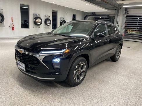 New 2025 Chevrolet Trax LT w/ Driver Confidence Package image 7