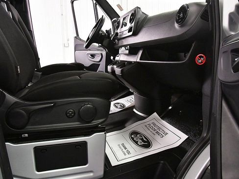 Used 2024 Mercedes-Benz Sprinter 2500 image 24