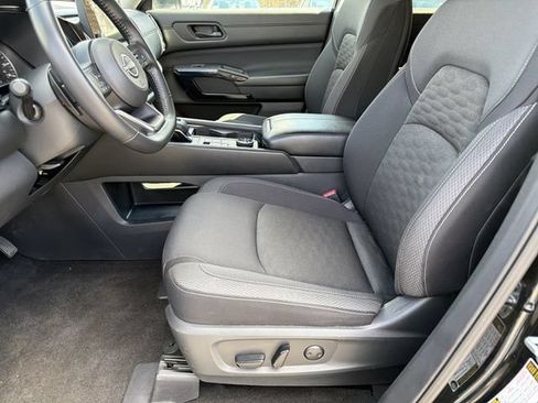 Used 2025 Nissan Pathfinder SV AWD/4WD image 20