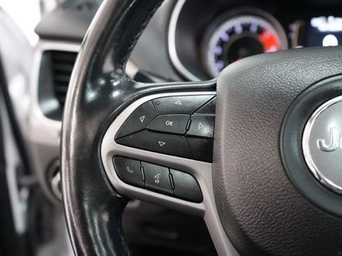 Used 2020 Jeep Cherokee Latitude Plus w/ Cold Weather Group image 23