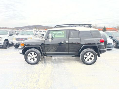 Used 2011 Toyota FJ Cruiser 4WD w/ Convenience Pkg image 6