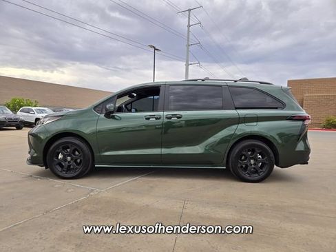 Used 2025 Toyota Sienna XLE Woodland Edition AWD/4WD image 3