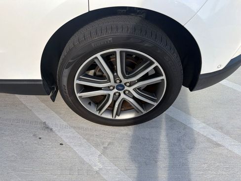 Used 2019 Ford Edge Titanium w/ Equipment Group 301A FWD image 7