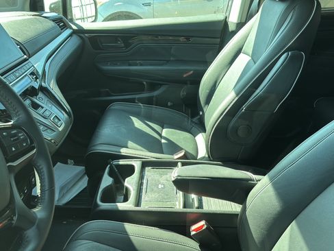Certified 2025 Honda Odyssey Touring image 2