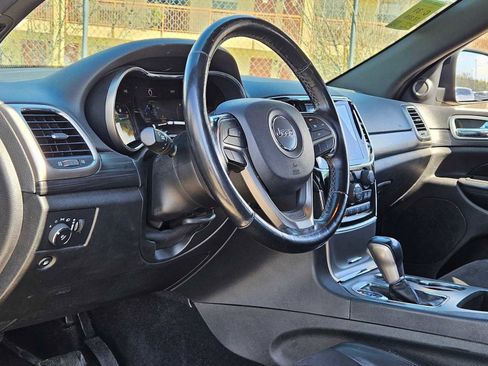 Used 2020 Jeep Grand Cherokee Altitude image 2