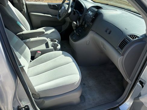 Used 2006 Kia Sedona LX image 16