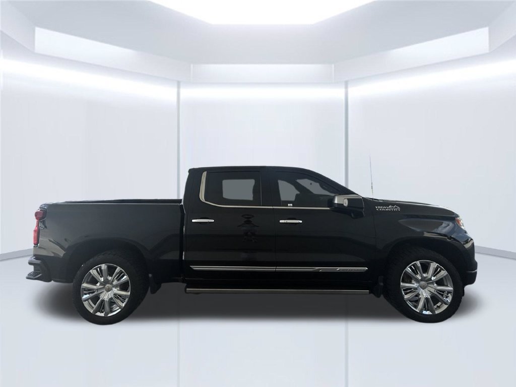 Used 2023 Chevrolet Silverado 1500 High Country w/ Technology Package AWD/4WD image 4