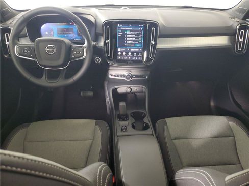 Certified 2026 Volvo XC40 B5 Core AWD/4WD image 15