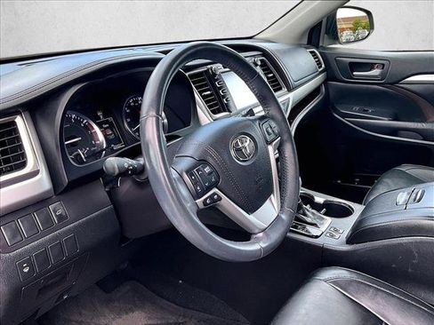 Used 2016 Toyota Highlander XLE AWD/4WD image 13