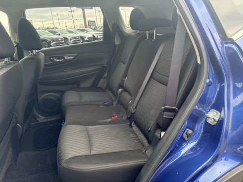 Used 2019 Nissan Rogue SV w/ Premium Package image 9