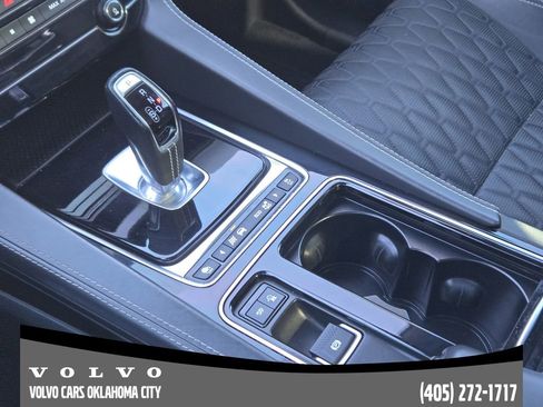 Used 2020 Jaguar F-PACE SVR image 19