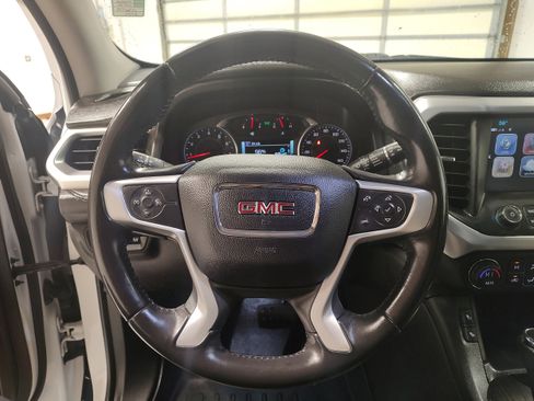 Used 2018 GMC Acadia SLT image 5