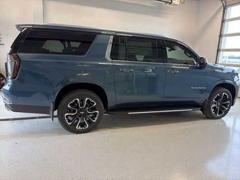 New 2026 Chevrolet Suburban Premier image 10