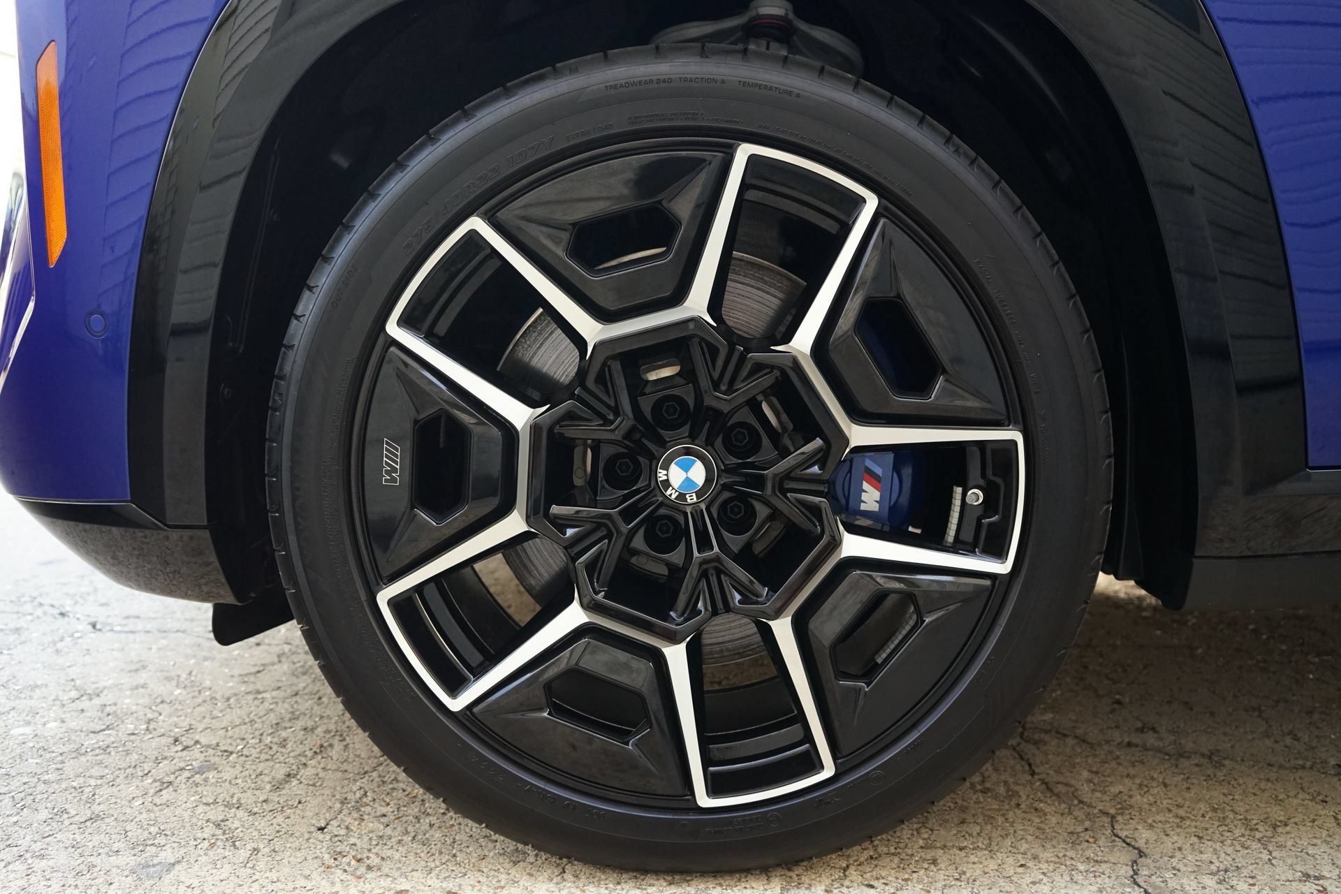 Used 2025 BMW XM w/ M Driver's Package AWD/4WD image 35