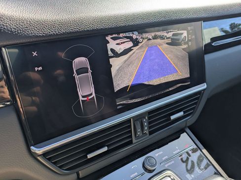 Used 2023 Porsche Cayenne image 23