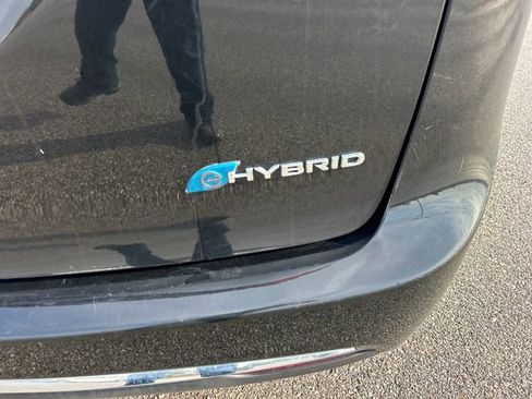 Used 2022 Chrysler Pacifica Touring-L image 49