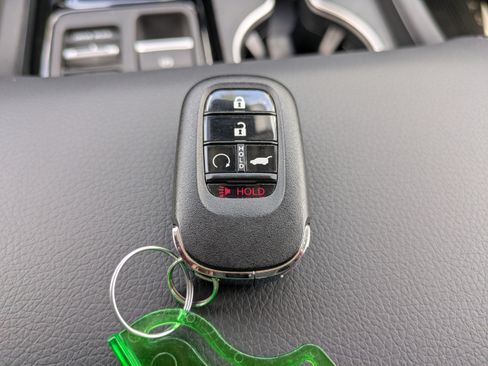 Used 2023 Honda Pilot Touring image 34