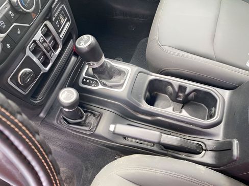 Used 2018 Jeep Wrangler Unlimited Sport S AWD/4WD image 40
