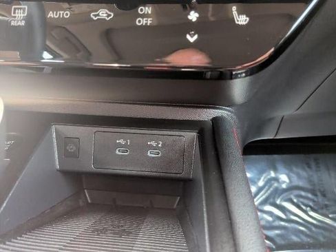 Used 2025 Nissan Kicks SR w/ SR Premium Package FWD image 24