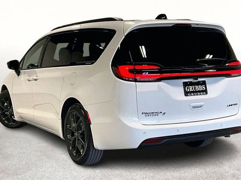 New 2026 Chrysler Pacifica Limited w/ S Appearance Package image 5