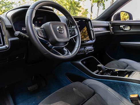 Used 2023 Volvo XC40 Recharge Plus w/ Protection Package Premier image 7