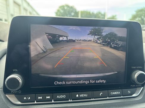 Used 2023 Nissan Rogue SV w/ SV Premium Package FWD image 18